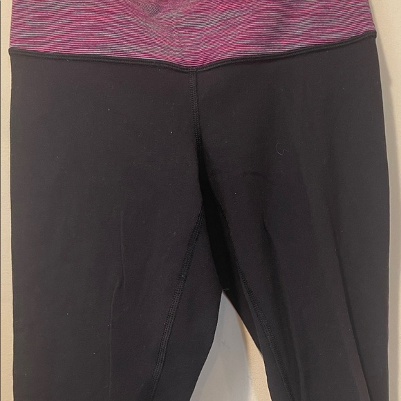 Womens Lululemon Athletica Crop Capris Leggings Black with Pink Waistband - Picture 5 of 8